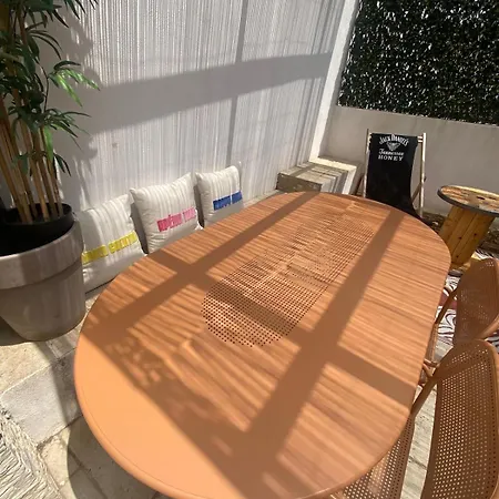 Maisonnette Type Climatisee Avec Terrasse Exterieure Et Barbecue