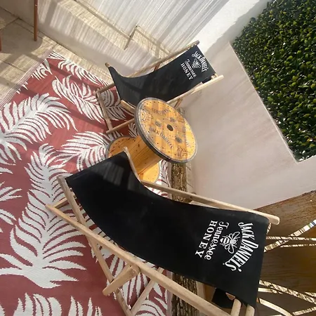 Maisonnette Type Climatisee Avec Terrasse Exterieure Et Barbecue *