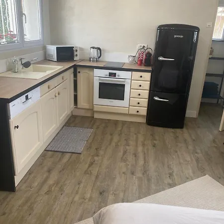 Maisonnette Type Climatisee Avec Terrasse Exterieure Et Barbecue Balaruc-les-Bains
